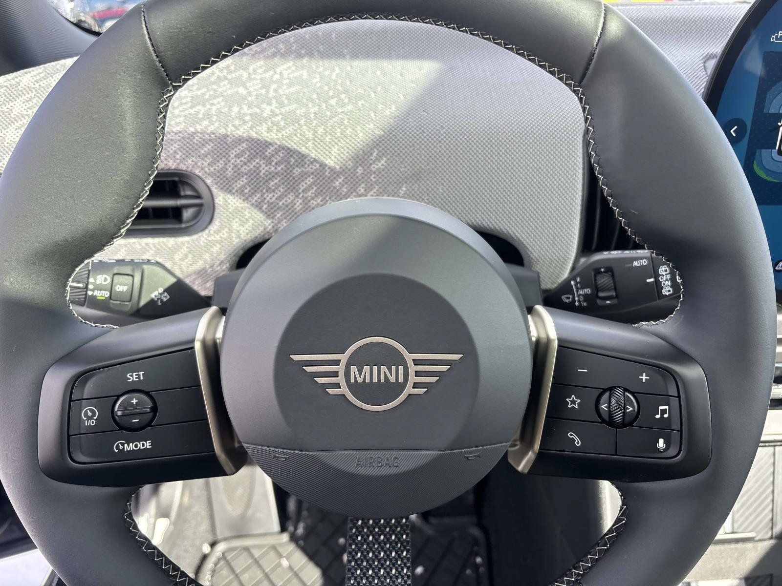 New 2026 MINI Cooper 2-Door Hardtop FWD image 15