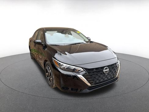 Used 2025 Nissan Sentra SV image 2