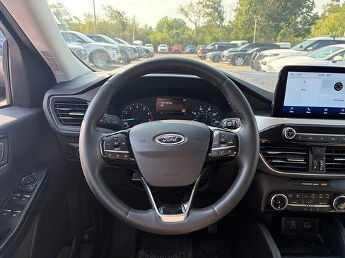 Used 2022 Ford Escape SE w/ Convenience Package FWD image 8