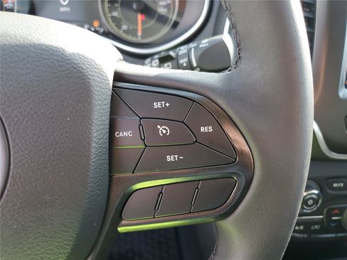 Used 2022 Jeep Cherokee Trailhawk image 25