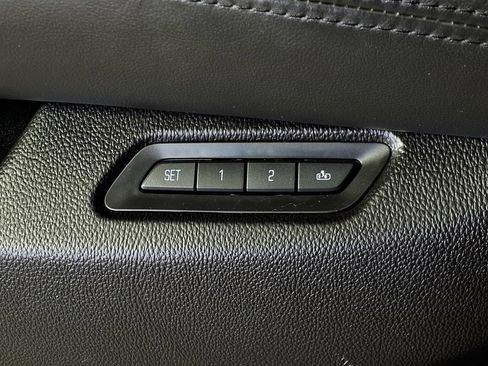 Used 2017 Cadillac Escalade Platinum AWD/4WD image 18