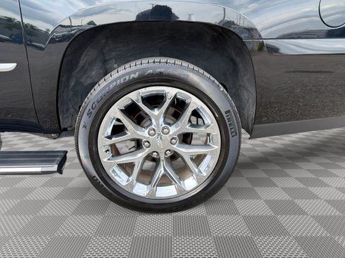 Used 2019 Cadillac Escalade ESV Premium Luxury RWD image 29