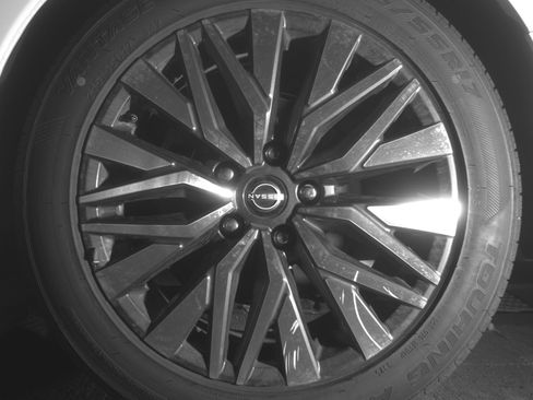 Used 2025 Nissan Altima 2.5 SV FWD image 14