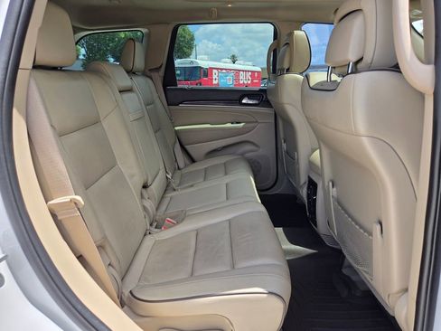 Used 2021 Jeep Grand Cherokee Overland RWD image 18
