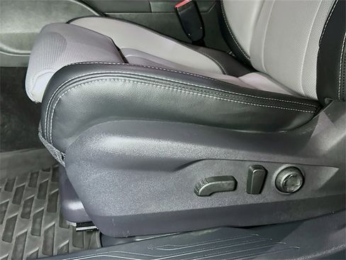 Used 2025 Subaru Outback Limited image 16