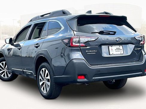 Used 2025 Subaru Outback Premium AWD/4WD image 4