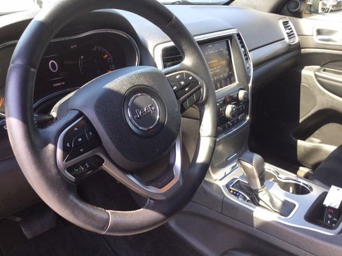 Used 2018 Jeep Grand Cherokee Altitude AWD/4WD image 19