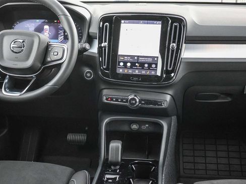 New 2026 Volvo XC40 B5 Ultra w/ Climate Package image 22