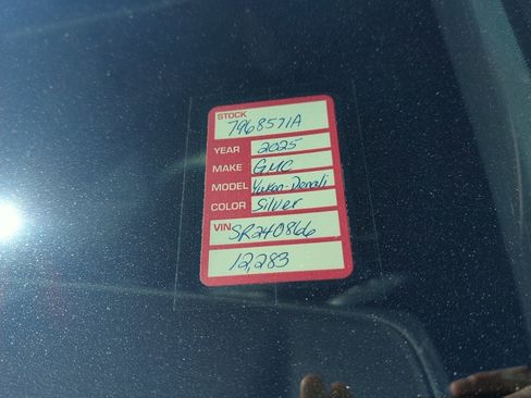 Used 2025 GMC Yukon XL Denali w/ Sun & Power Step Package image 5