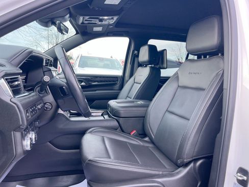 Used 2024 GMC Yukon Denali w/ Denali Reserve Package image 12