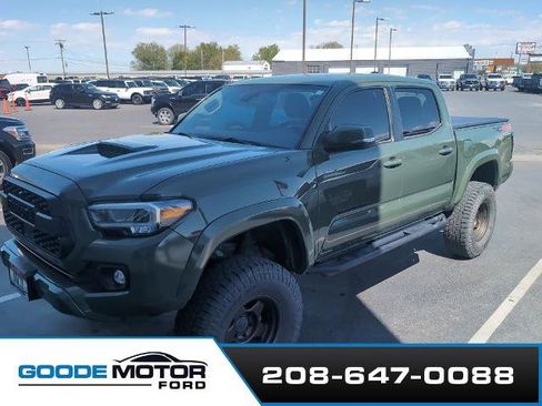 Used 2022 Toyota Tacoma TRD Sport w/ TRD Premium Sport Package AWD/4WD image 2