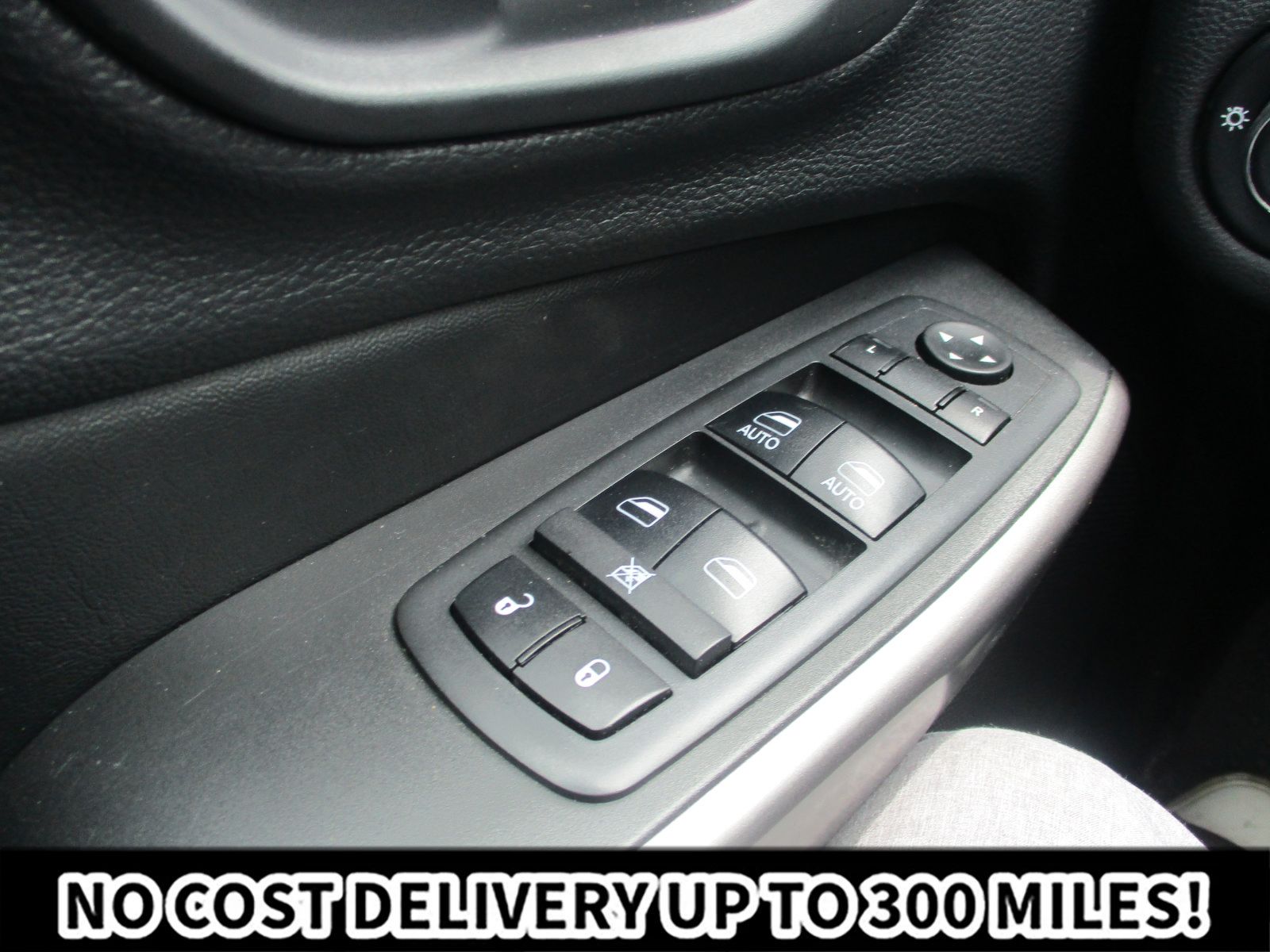 Used 2019 Jeep Cherokee Latitude Plus w/ Cold Weather Group AWD/4WD image 28