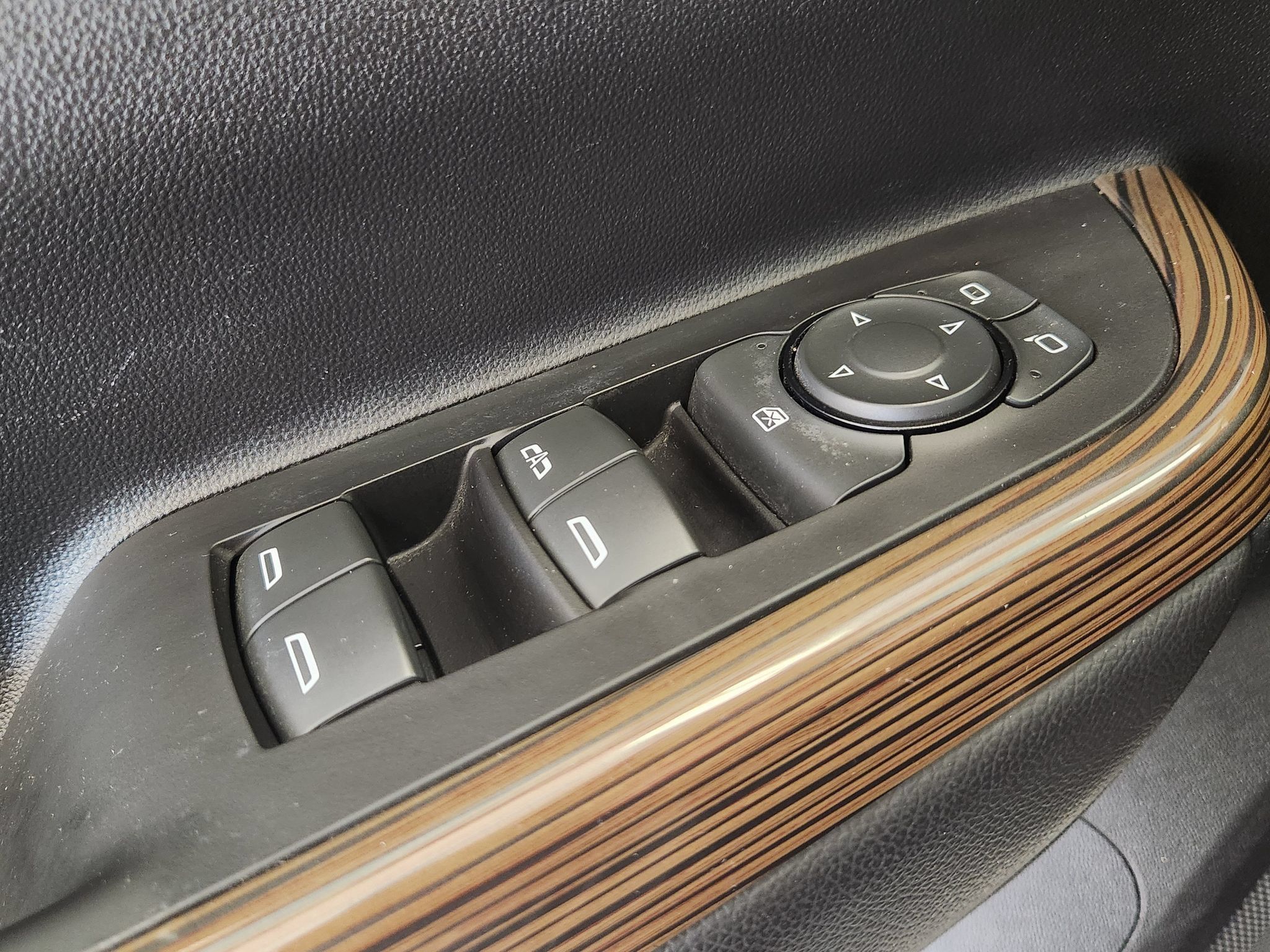 Used 2023 GMC Acadia SLE FWD image 22
