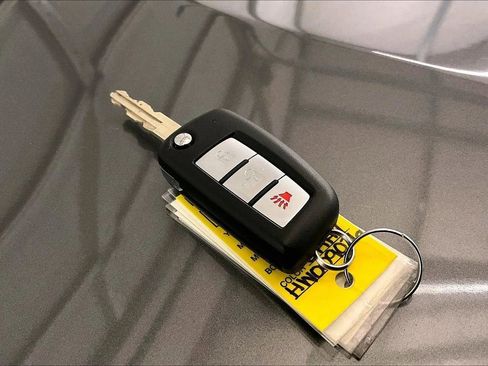 Used 2017 Nissan Rogue S image 9