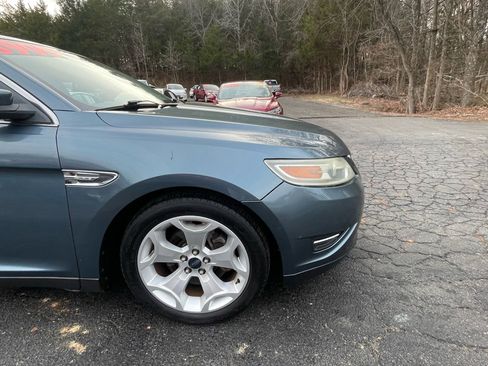 Used 2010 Ford Taurus SEL image 12