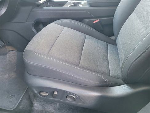 Used 2025 GMC Acadia Elevation image 17