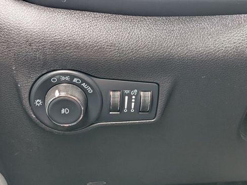 Used 2023 Jeep Compass Latitude AWD/4WD image 16