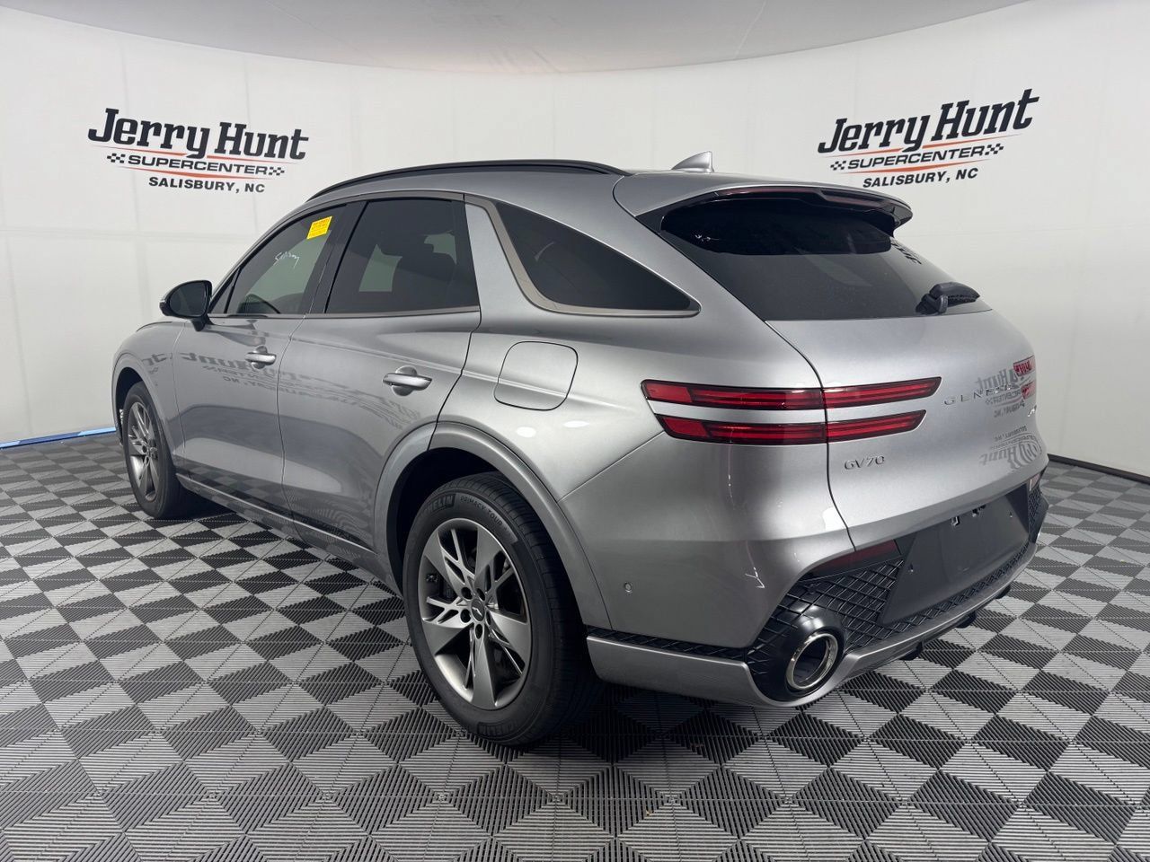 Used 2023 Genesis GV70 3.5T Sport w/ Sport Advanced Package AWD/4WD image 9