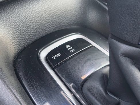 Used 2022 Toyota Corolla SE w/ Carpet Mat Package (TMS) FWD image 28