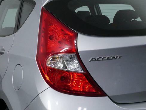 Used 2014 Hyundai Accent GS FWD image 12