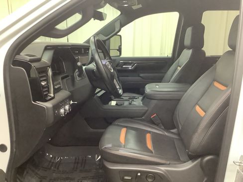 Used 2024 GMC Sierra 2500 AT4 w/ Technology Package AWD/4WD image 14