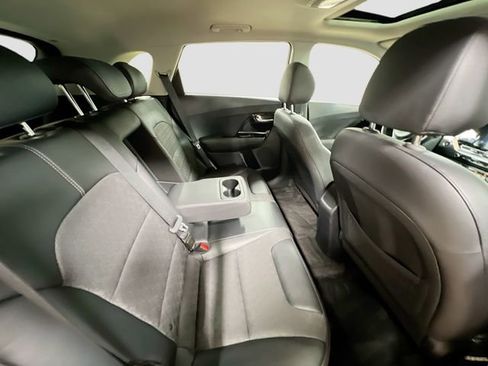 Certified 2022 Kia Niro LXS image 25