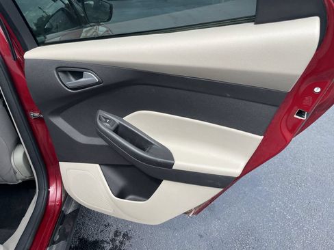 Used 2013 Ford Focus SE FWD image 21