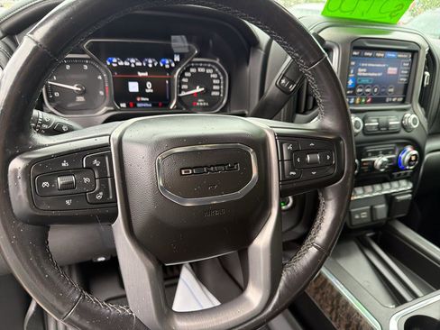 Used 2022 GMC Sierra 2500 Denali w/ Denali Black Diamond Edition AWD/4WD image 10