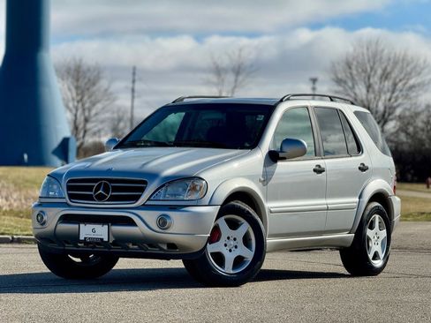 Used 2000 Mercedes-Benz ML 55 AMG 4MATIC image 1