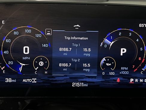 Used 2025 Chevrolet Suburban Z71 image 18