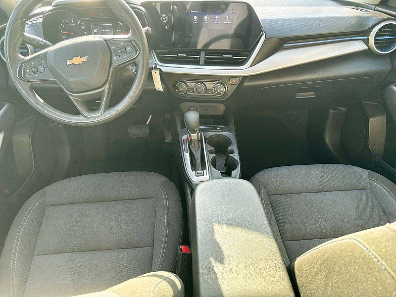 Used 2024 Chevrolet Trax LS w/ LS Convenience Package FWD image 11