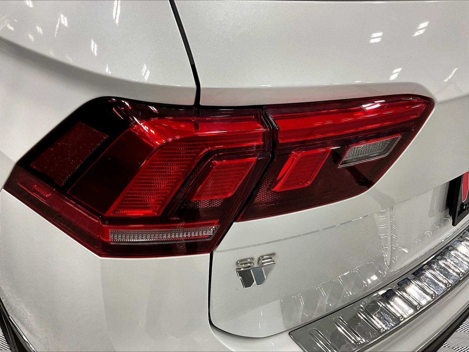 Used 2023 Volkswagen Tiguan SE w/ Panoramic Sunroof Package AWD/4WD image 22