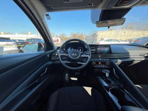 Used 2025 Hyundai Elantra SEL image 33