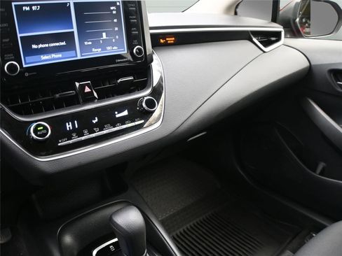 Used 2022 Toyota Corolla LE image 4