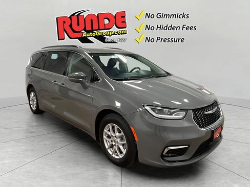 Used 2022 Chrysler Pacifica Touring-L FWD image 8
