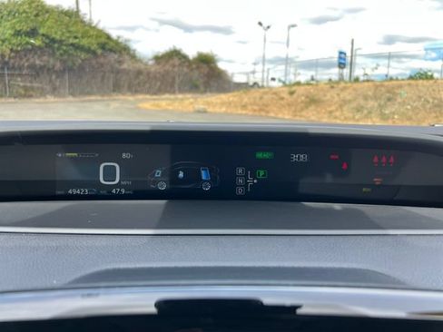 Used 2017 Toyota Prius Four w/ Premium Convenience Package FWD image 20