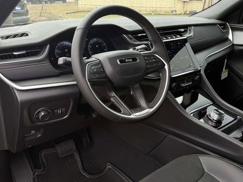 New 2025 Jeep Grand Cherokee L Altitude image 24