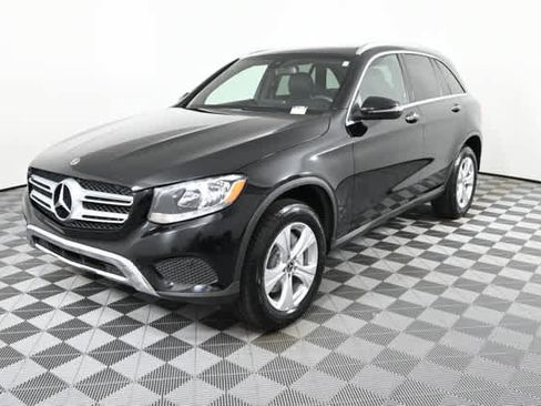 Used 2018 Mercedes-Benz GLC 300 4MATIC image 2