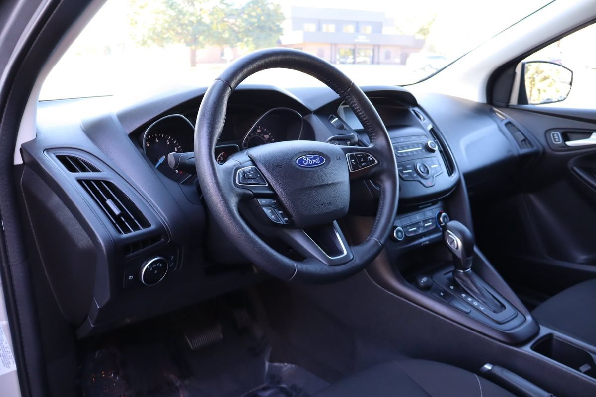 Used 2018 Ford Focus SE w/ Cold Weather Package FWD image 15