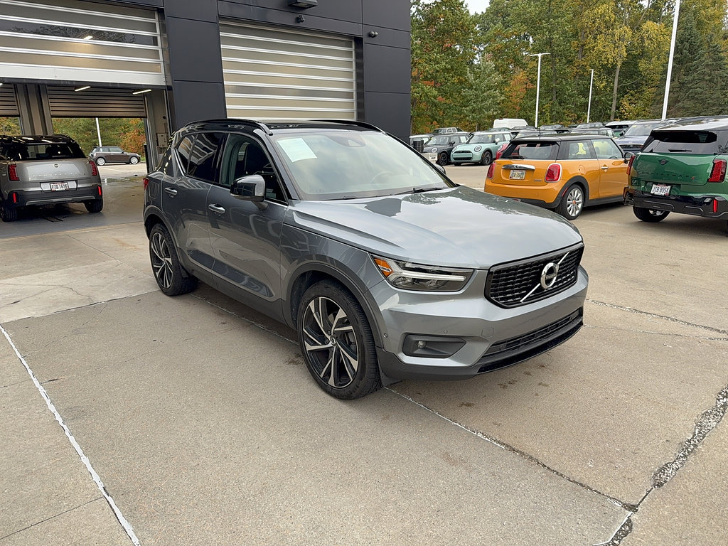 Used 2019 Volvo XC40 T5 R-Design AWD/4WD image 2