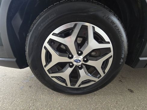 Used 2023 Subaru Forester Premium image 32