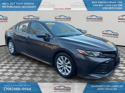Used 2018 Toyota Camry LE FWD image 3