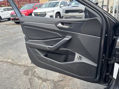 Used 2024 Volkswagen Jetta SE image 15