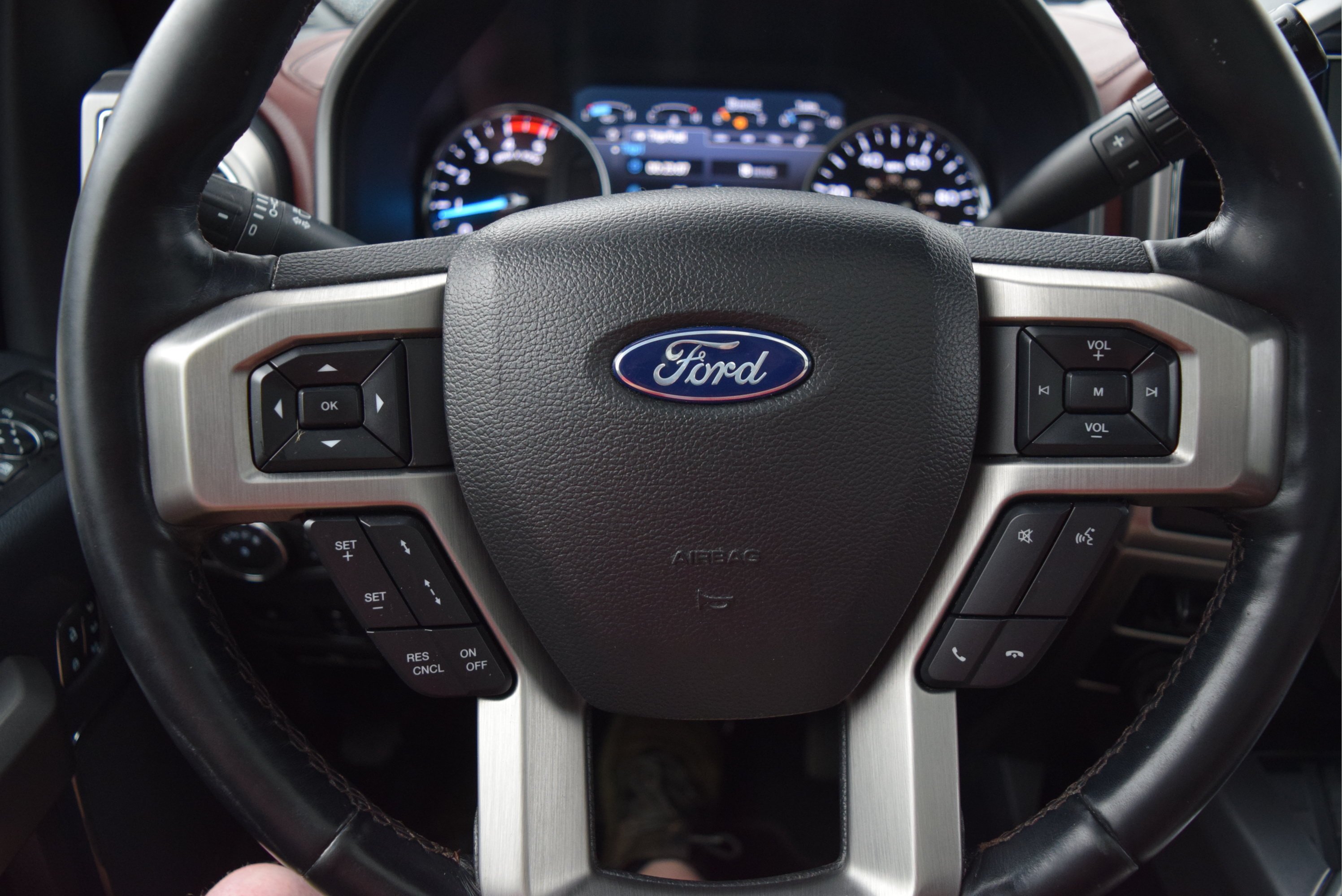 Used 2022 Ford F350 Platinum w/ FX4 Off-Road Package AWD/4WD image 14