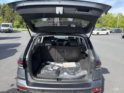 New 2026 Volkswagen Taos SEL AWD/4WD image 16