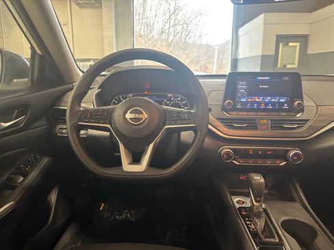 Used 2025 Nissan Altima 2.5 SV image 34