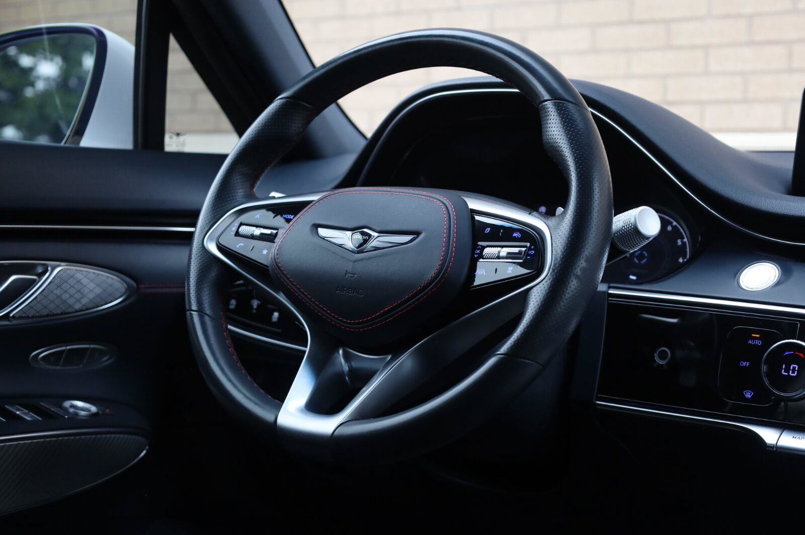 Used 2022 Genesis GV70 3.5T Sport AWD/4WD image 34
