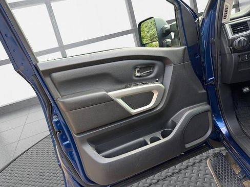 Used 2019 Nissan Titan SV w/ SV Convenience Package AWD/4WD image 23