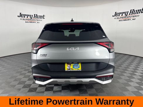 Used 2025 Kia Sportage LX image 8