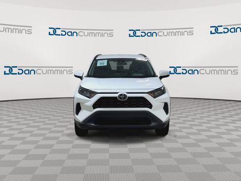 Used 2019 Toyota RAV4 LE FWD image 3